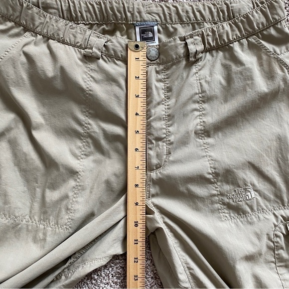 The North Face Capri Cargo Pants Womens Size 12 Khaki Lightweight Outdoor - Picture 11 of 12